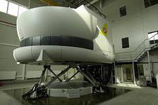 Самоделкин 80лвл. Золотые руки и куча времени. Только без гидравлики. Те, на которых пилотах учат ещё и раскачиваются и наклоняются.