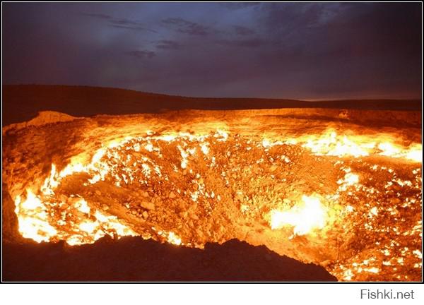 Газовый кратер Дарваза в Туркменистане горит с 70х годов прошлого века