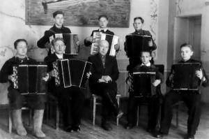 автор, найди себя на фото