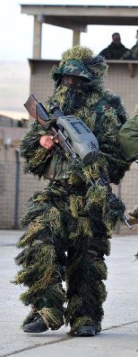 кто в курсе, что это за монстрячая оптика? с ночным видением?