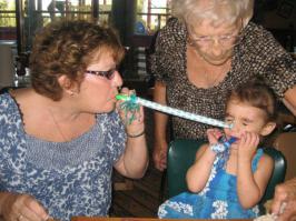 какие большие брови у мелкого