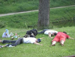 Ходить всей семьёй в парк.