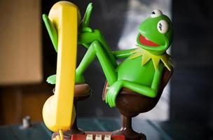 РАНЬШЕ ТЕЛЕФОНЫ БЫЛИ РАЗНООБРАЗНЕЙ