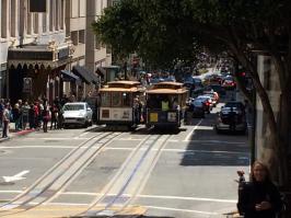 в SF есть и классические трамваи (первые две фотки) и cable car