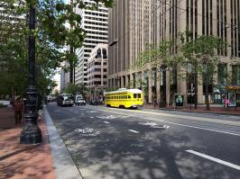 в SF есть и классические трамваи (первые две фотки) и cable car