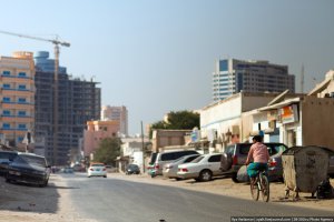 Посмотри фотографии людей живущих в Ираке, Мексике, Венесуэлле, Бразилиии, Нигерии, Алжире, Анголе и т.д. Эти обычные нефтедобывающие страны все из ТОП 20 по разведанным и добываемым запасам нефти. Сильно им нефть помогла? Хорошо они живут? Тебе показать фотографии их трущоб или ты сам найдешь?

Что касается Арабских Эмират, то если забыть о мультимиллионерах - владельцев скважин, то там вообще то живут люди разного дохода.
Вот тебе Арабские Эмираты с другого ракурса:



Несомненно, нефть дала возможность этой стране выбраться из нищеты, но это скорее исключение подтверждающее правило, по сути это как выиграть в лотеррею - на 4 миллиона человек первой место в мире по добываемой нефти. На как и в любой лотереи всегда наступает момент когда выигранные деньги подходят к концу.