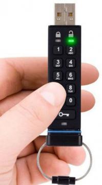 А как на счёт утраченного, раньше были флешки с выключателем записи. Надо почистить от РС от вирусов, смело вставляешь такую флешку, считываешь что угодно, заразить её не возможно. Пару лет назад из китая заказывал, а сейчас наверно и там не найдёшь