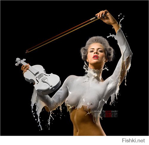Прошу пардона....но на сколько я знаю..."молоко" придумал Андрей Разумовский
 он действительно делает супер фото
А то что нам показали....дешовая потделка