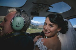 Это вид из вертолета на свадьбе моей дочери...Новая зелландия...Квинстун....с права дочь с лева ваш покорный слуга