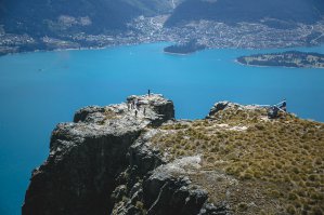 Спасибо автору что поднял такую тему....как раз год назад вел под венец свою дочь....это чуство передать не возможно...до сих пор когда гляжу их видео слезы сами выплывают наружу....