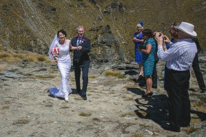 Спасибо автору что поднял такую тему....как раз год назад вел под венец свою дочь....это чуство передать не возможно...до сих пор когда гляжу их видео слезы сами выплывают наружу....