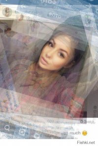 Все её!)
Не мне вам рассказывать,что время диктует стандарты красоты. 
Вот для примера современные реалии:
Это фото весьма популярно в сети, 14 селфи в одном. Стандарты...