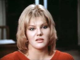 Было дествительно много ярких и смелых фильмов в тот период,многие получили высокие награды за рубежом .
 Про сталинские времена:
"Гу-га"
"Холодное лето 53"
"Умри ,замри ,воскресни" 
"Прощай, шпана замоскворецкая…"
"Чужая Белая и Рябой"
 
Про дедовщину в армии и тюрьме 
"Делай -раз!","Беспредел"

Про проституцию б.л.-в.о  и нищету в СССР : "Интердевочка","Мальнькая Вера" ,"Криминальный талант"

 Про оторванность советских чинуш от советского общества ,про мажоров того времени а также коррупцию и воровство  в партийной верхушке:  "Любовь с привелегиями ",
"Курьер",
"Ангел",
"Блондинка за углом"
Фантастика:
 "кин дза дза"
"Подземелье ведьм"
"Новые янки при дворе короля артура"

 Очень и очень яркий период в советском кинематографе !
Лично мне нравиться "Криминальный талант "- Захарова там бесподобна !