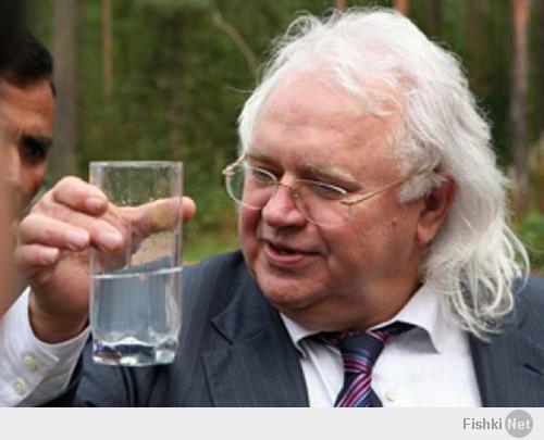 Как же его распиарили. Чертежи сжег, ничего не построил, но встречались некие загадочные люди которые это видели.