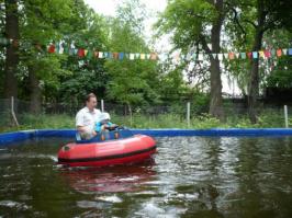 Да в Москве цены не ниже, Марьино, парк у Москва-реки, бамперная лодочка, 3 минуты  - 250 рублей
