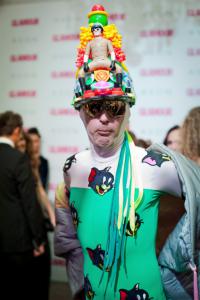 Есть у нас один, модельер типа или кто он там ? Дебил по нашему...