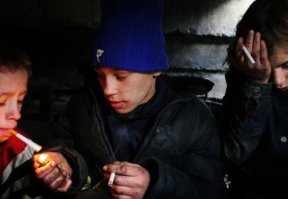 А почему не эти?
Они же тоже выбрали жить в кайф..