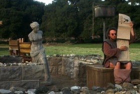 Слуга читал Плейбой для слепых с рельефом бюста услышав Робина Гуда обнимает статую Венеры -О Робин тебе в битвах отрубили руки,но зато как выросли сиськи.