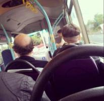 Один наполовину пуст, другой наполовину полон.