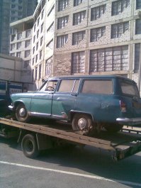 ГАЗ-22 . Досталась мне по наследству от моего дедушки. Я её продал за ненадобностью, надеюсь сейчас она служит кому-то. Увидить бы её, москвичи купили.