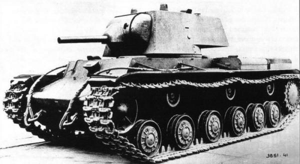 кв-1 
это видно по характерной для самого успешного советского танка башне
че ты уперся? кв-5 действительно был только в проектах и имел ШЕСТИГРАННУЮ башню