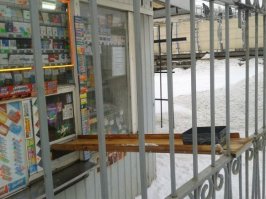 A здесь ведь страшно. Что за городок-район должень быть, что продавцу такие страшные клиенты попадаеться?