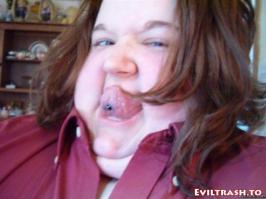 А что же саму девушку не показали то?А потому что она вот такая,как ниже на фото.Поэтому и одинокая....да собственно говоря,поэтому и геймерша.И поэтому и джойстики такие....