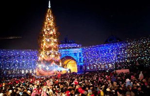 А почему Питера нет?Ведь новогодний Питер многим этим городам еще и фору даст;)