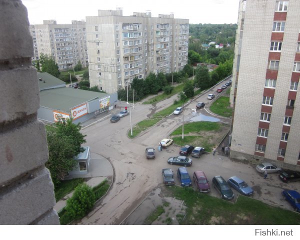 У меня и еще адресок домашний другой есть,балбес,вот из его окна вид;)Иль ты думаешь,у меня одно место жительства?Или мне тебе все адреса назвать?