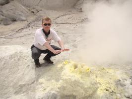 Серные фумаролы в долине Мутновки)))