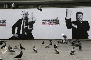 Пакистан отказался менять золото на макулатуру