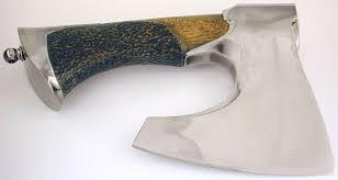 топор прикольный , но над рукояткой то не мешало бы творчески поработать