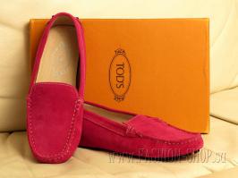 интересно кто их покупает розовые кроссовки за 5000$  перебор - зачем платить больше , если уже придумали  розовые мокасины за 1000руб