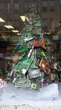 за такую кучу компьютерного хлама лет  15-20 можно было получить ата-та