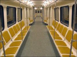 так то спаренные вагоны(на фото). Они с 2011 года в московской подземке. В данном посте весь состав полностью проходной, т.е. вошел в первый вагой, а вышел из последнего.;)