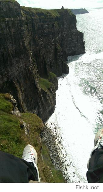 мне конечно далеко до этих снимков, но вот моё, сделанное в прошедший вторник. около 180м высота. Cliffs of Moher. Ireland