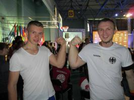 да, на левых, никто и не говорил что Жох правша