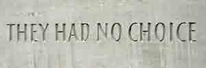 надпись на стене - "У НИХ НЕ БЫЛО ВЫБОРА"