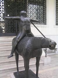 "Ангел города"
Марино Марини, 1948, Венеция, Италия, стало быть. 
(By Marino Marini, 1948. Part of the collection in the Peggy Guggenheim Museum in Venice, Italy)