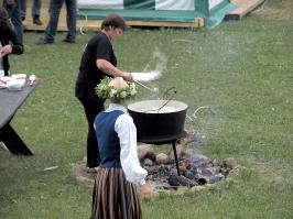 Ах, да! К мясу и супчик тоже нелишний (оттуда же)