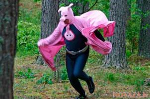 А у нас есть человек-свинья (цукмэн)
борется со свинячением.