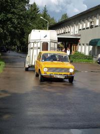 Пару лет назад в Латвии
(в прицепе, между прочим, две лошади - это больше тонны чистого веса)