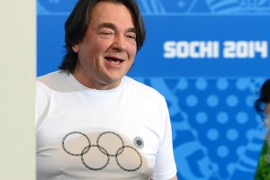 Не сильно люблю Россию, последнее время ещё что-то у нее с чувством юмора стряслось... 
Но тут - соглашусь  Определенно, молодцы!
Кстати, это "красное" кольцо. Неофициально, американское :) 
(официально щяс нет распределения континентов по олимпийским цветам. Но раньше, вроде, было)