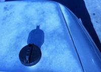 Капот,пробка, тень - в чем прикол?