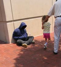 коробку для "подаяний" поставить надо было.....:)