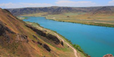 Вот какое побережье у реки Или