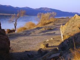 Вот какое побережье у реки Или