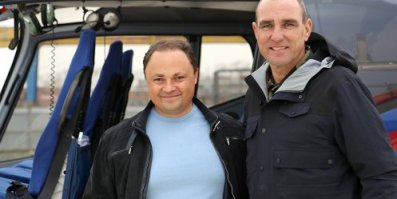 Винни Джонс взял интервью у мэра Владивостока в кабине вертолета