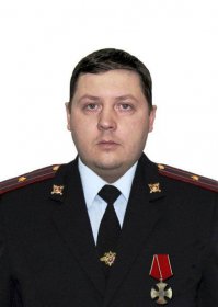 Что такое "гос заслуга"?
Может "Гос. награда"?
----------------------
Я думаю, правильно будет так: