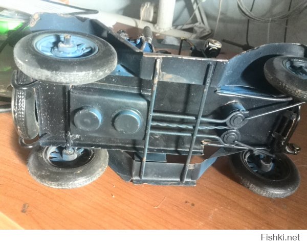 У меня на работе стоит вот такой аппарат, собранный неизвестным умельцем из жести, говна и болтиков.